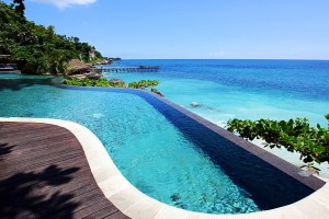 Ayana Resort infinity pool, Bali, by @debsnet