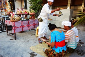 Tumpek Wayang ceremony, Seminyak, Bali, by @debsnet