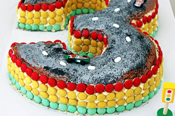 Number 3 racetrack cake by @debsnet