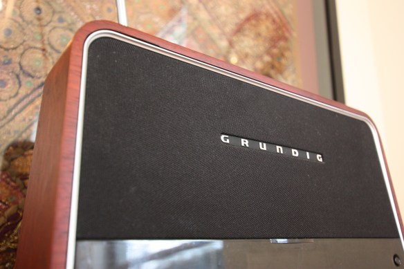 How to tune the voices on the airwaves?